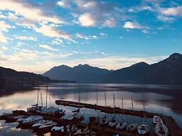 Mamma Ciccia Holiday Home - Front Lake Apartment, beach and swimming p