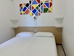 Mamma Ciccia Holiday Home - Front Lake Apartment, beach and swimming p