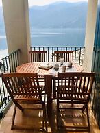 Mamma Ciccia Holiday Home - Front Lake Apartment, beach and swimming p