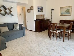 Mamma Ciccia Holiday Home - Front Lake Apartment, beach and swimming p