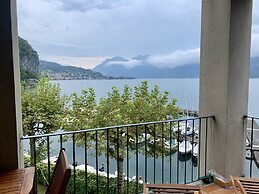 Mamma Ciccia Holiday Home - Front Lake Apartment, beach and swimming p