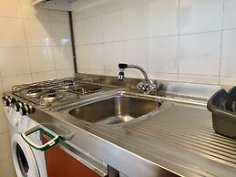 Mamma Ciccia Holiday Home - Front Lake Apartment, beach and swimming p