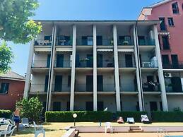 Mamma Ciccia Holiday Home - Front Lake Apartment, beach and swimming p