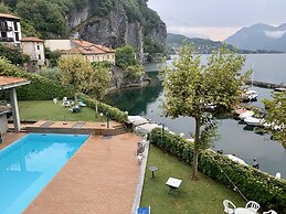 Mamma Ciccia Holiday Home - Front Lake Apartment, beach and swimming p