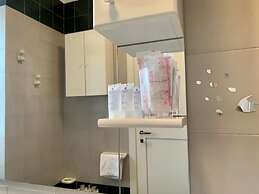 Mamma Ciccia Holiday Home - Front Lake Apartment, beach and swimming p