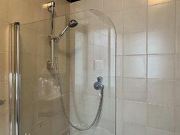 Mamma Ciccia Holiday Home - Front Lake Apartment, beach and swimming p