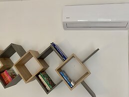 Mamma Ciccia Holiday Home - Front Lake Apartment, beach and swimming p