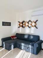 Mamma Ciccia Holiday Home - Front Lake Apartment, beach and swimming p