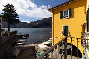 Mamma Ciccia Holiday Home - Lake Front Apartment