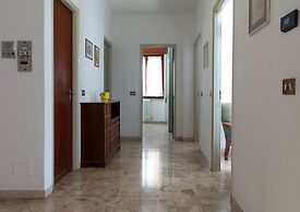 Mamma Ciccia Holiday Home - Lake Front Apartment