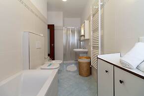 Mamma Ciccia Holiday Home - Lake Front Apartment