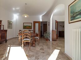 Mamma Ciccia Holiday Home - Lake Front Apartment