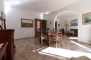 Mamma Ciccia Holiday Home - Lake Front Apartment