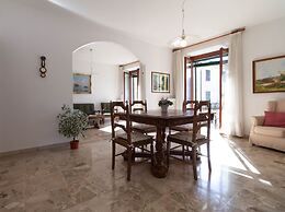 Mamma Ciccia Holiday Home - Lake Front Apartment