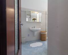 Mamma Ciccia Holiday Home - Lake Front Apartment