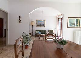 Mamma Ciccia Holiday Home - Lake Front Apartment