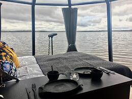 SnowLounge AuroraHut GlasIgloos IceHotel