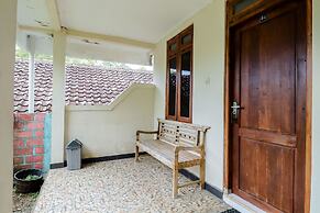 Rock Garden Homestay & Resto