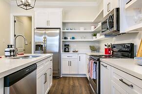 Hosteeva 3BR Steps to St. Charles Ave