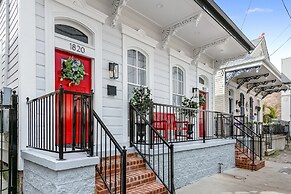 Hosteeva 3BR Steps to St. Charles Ave