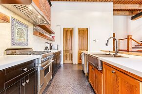 Stunning 5 BR Urban Oasis Dt NOLA