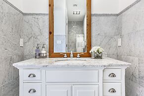 Stunning 5 BR Urban Oasis Dt NOLA