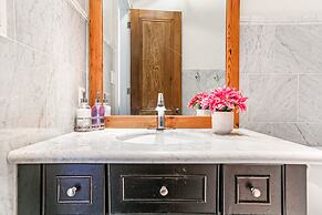 Stunning 5 BR Urban Oasis Dt NOLA