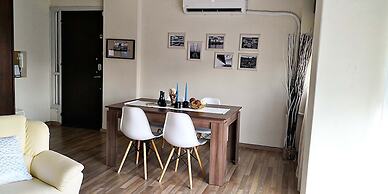 The Bridge-House Apartment