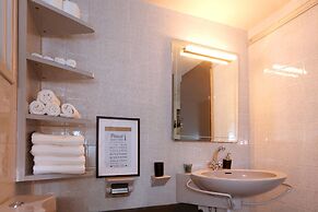 The Bridge-House Apartment