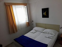 Apartments Dora Vrboska island Hvar