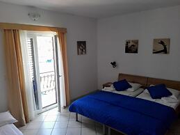 Apartments Dora Vrboska island Hvar