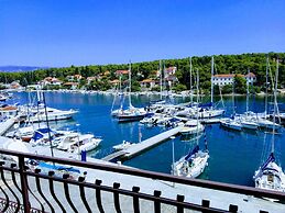 Apartments Dora Vrboska island Hvar