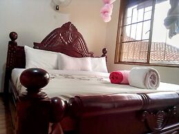 Discovery Courts Hotel