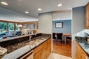 Spacious Remodel, 4br, Minutes To Conf Center & Slopes! 4 Bedroom Cond