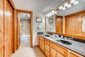 Spacious Remodel, 4br, Minutes To Conf Center & Slopes! 4 Bedroom Cond