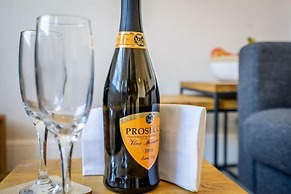 Riverside City Loft Apartment