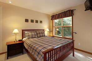 Blackcomb Greens by Whistler Premier