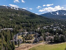 Blackcomb Greens by Whistler Premier