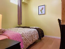 Quiet Room Around York University Subway