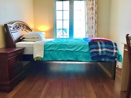 Quiet Room Around York University Subway