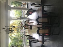 TROPICAL HOUSE Jungleside Villa