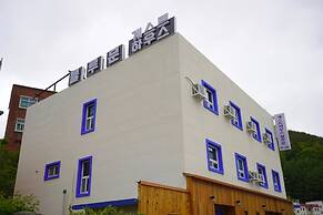 Bluemoon Guest House - Hostel