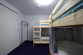 Bluemoon Guest House - Hostel