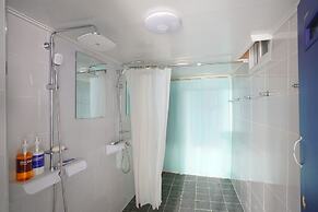 Bluemoon Guest House - Hostel