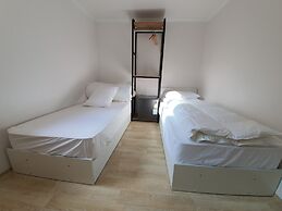 Bluemoon Guest House - Hostel