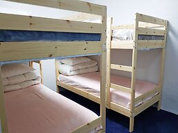 Bluemoon Guest House - Hostel