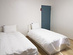 Bluemoon Guest House - Hostel