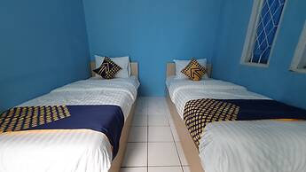 OYO 2302 Blue House Costel Syariah