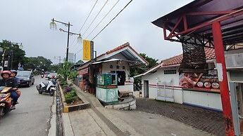 OYO 2302 Blue House Costel Syariah