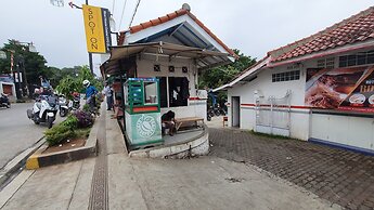 OYO 2302 Blue House Costel Syariah